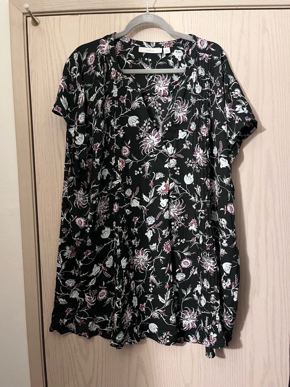 Sejour Black Floral Short-Sleeve V-Neck Blouse with Pink & White Accents